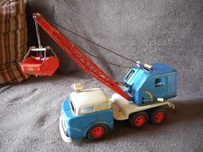 Gama-Blechspielzeug, Autokran mit Baggerschaufel, bespielt und gebraucht;