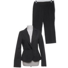 Personal Affairs, Anzug