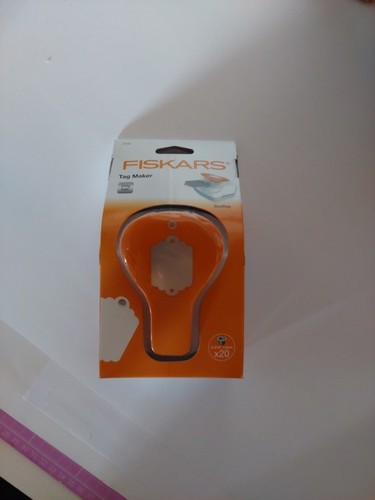 Fiskars 197560 1001 tag maker - fiskars,