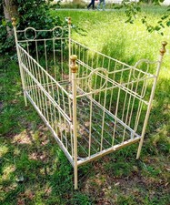 antikes Kinderbett aus Eisen