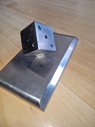 Dekorativer metallwürfel - dekorativer,