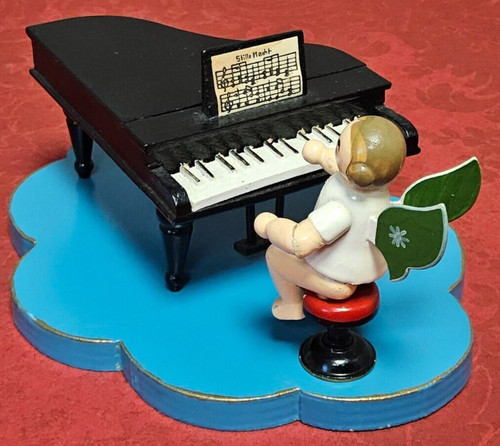 Engel mit flügel - 🎼, auf