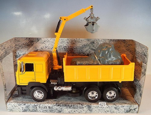New ray 11123 man - 1/32, nr.