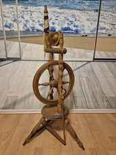 Antikes Spinnrad aus Holz –