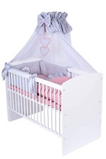 Babybett K2 weiß mit 11-tlg Komplett-Set Bettwäsche Matratze Nestchen Puder Grau