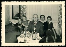 Hansen Rum Flasche auf dem Tisch bei Feier - 1960er - Foto 10x7cm