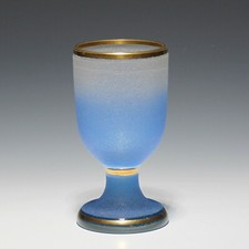 Massiver Glasbecher mit