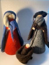 Maria und Josef mit Kind in Krippe, nadelgefilzt, handgefertigt, Waldorf