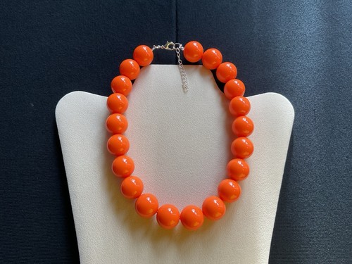 Grobes orangefarbenes perlen - grobes,
