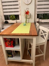  Schicke IKEA-Kücheninsel mit 2 Stühlen - neuwertig