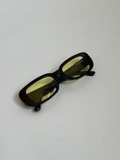 Stylische Rechteck-Sonnenbrille Gelbe Gläser Schwarz Vintage Look UV Schutz NEU