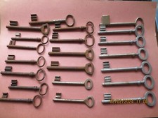 21 EISENSCHLÜSSEL MÖBEL TÜREN TOR TÜR alte EISEN + ALU SCHLÜSSEL L. 11cm - 13cm