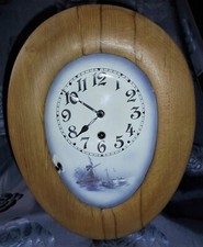 Uralte Küchenuhr, Wanduhr, Holzrahmen, Emaille-Zifferblatt mit Holland-Motiv