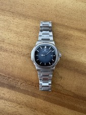 Silberne Uhr mit Blauem Zifferblatt Quarz Analog Herren