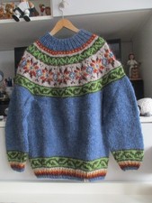 Damenpullover aus 100% Islandwolle mit besonderem Muster (Größe M)
