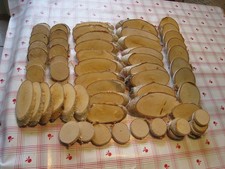 Birkenholzscheiben Konvolut 64 Scheiben, rund und oval  versch. Größen.