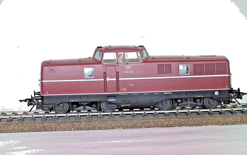 Biete eine diesellok 003 - 80,