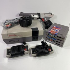 NES Nintendo Bundle Console Cleaned Tested 2 Controllers Zapper 5 Games