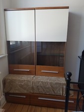 Wohnwand von Porta, Nussbaum/Weiß mit Beleuchtung (4-teilig)