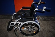 AAT V-Max Elektrische Schiebehilfe mit B&B Rollstuhl SB:45cm