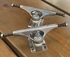 Krux 8.0 K5 Skateboard Achsen (Paar) silber (high: 55mm) 339g