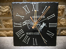 Wanduhr MEMENTO MORI Schiefer 20x20 cm lautlose Quarzwerk. Handgefertigt! NEU