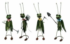 4 fleißige Grashüpfer