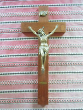 Antikes braunes Holzkreuz