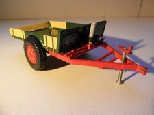 Universal Hobbies UH JCB Farm Trailer Oldtimer ( 1949 ) 1/16
