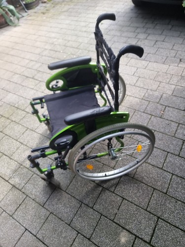 Rollstuhl zusammenklappbar