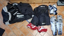 Konvolut Eishockey-Ausrüstung, Hose, Ellenbogen- und Knieschoner, Handschuhe