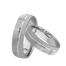 Trauringe , Eheringe mit Stein