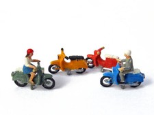 RAILNSCALE N2125 - Motorroller Simson KR51 Schwalbe, 4x mit 2 Figuren  - Spur N