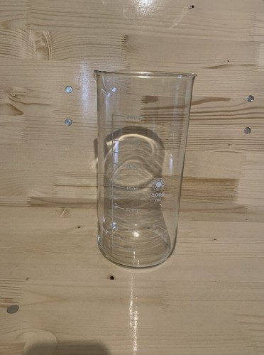 Großes becherglas hoch - großes,