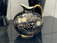Spechtsbrunn Vase, DDR, Handbemalt, Schwarz mit Blume, Henkelvase
