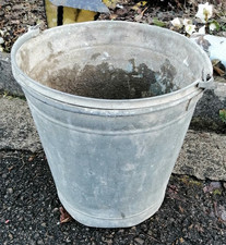 Alter Zinkeimer Blumenkübel