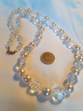 Perlenkette mittellang weiß