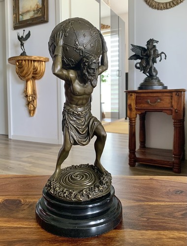 Bronzefigur atlas träger der - bronzefigur,