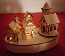Weihnachtsdeko Weihnachtsdorf-Spieluhr mit Beleuchtung Holz spielt Stille Nacht