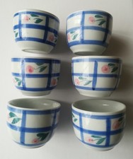 6 kleine Tee-Becher aus glasiertem Porzellan mit blumigem Muster