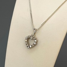 FUNKELNDER  HERZANHÄNGER