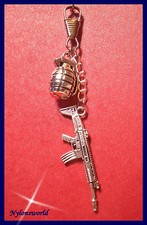 Maschinengewehr + Handgranate