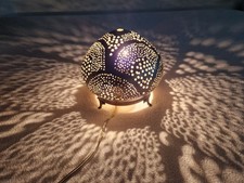 Deko Tischlampe oriental. Lampe mit Leuchtmuster silber Metall mit Lochmuster