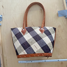 Bast Tasche handgemacht Handtasche neu mit Karo schwarz, beige brauner Henkel