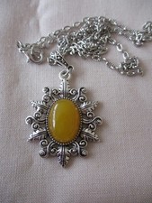 Gliederkette Gehämmert - Fassung Florale Blätter - Cabochon  Edelstein Jade Gelb