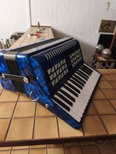 Ziehharmonika in blau