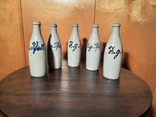 Antike Bierflasche "Zum Goldenen Pfeil" Ton Steingut, ca. H= 24,0 cm, B= 7,5 cm