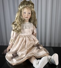 Die Künstlerpuppe Alice, von Ute Kase Lepp, aus 1999, „Abbild deiner Träume"