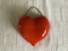 Alte Wandvase, kleines rotes