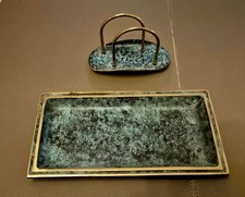 Briefständer u. Stifteablage Schreibtisch Messing grün patiniert 1950/60er Jahre